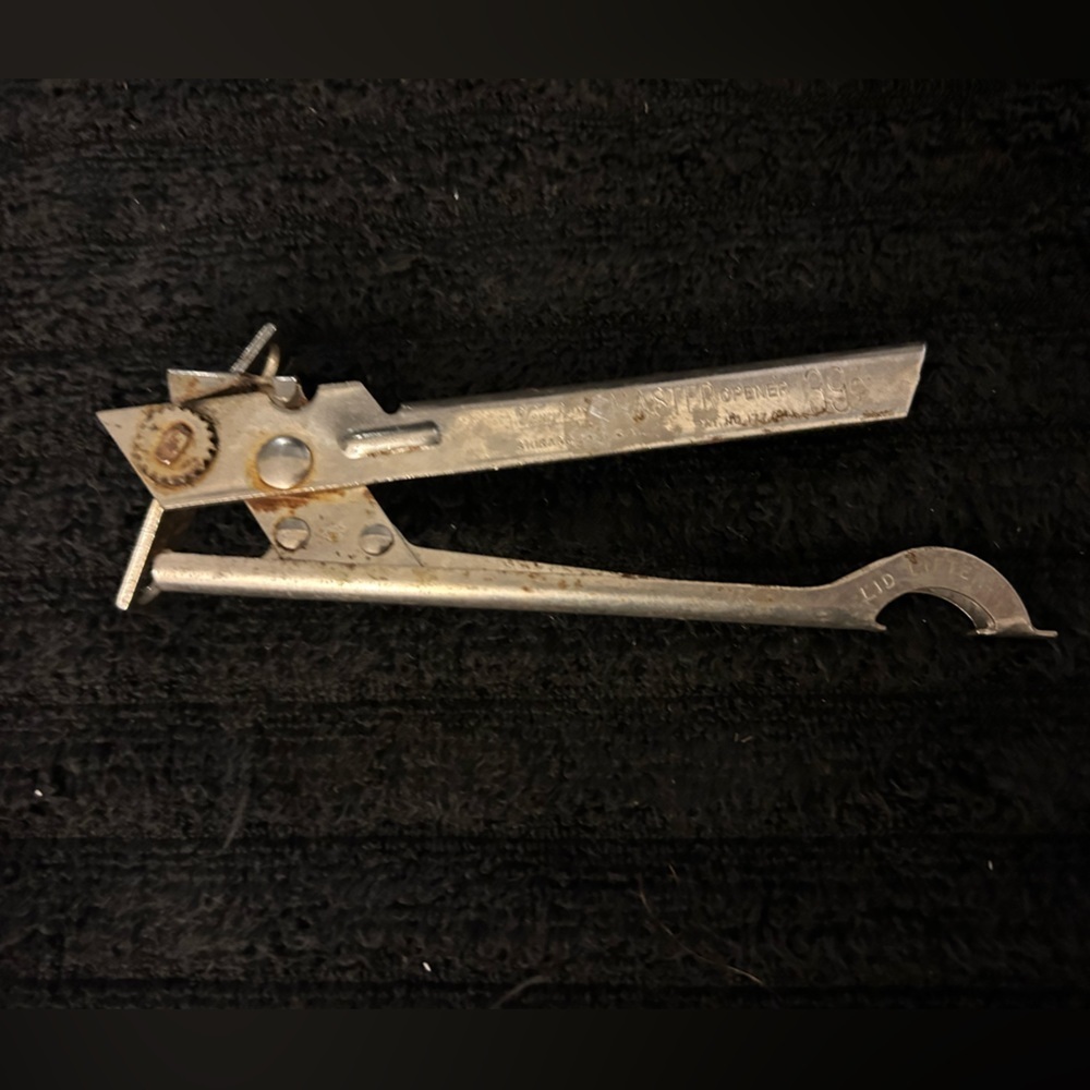🌲$5 sale w bundle Vintage Vaughan #1 Master Can Bottle Opener Multi Tool Chicago